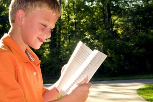 reading-outdoors